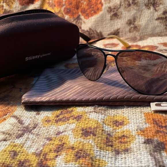 Stüssy Aviator Sunglasses w/case - Picture 8 of 9